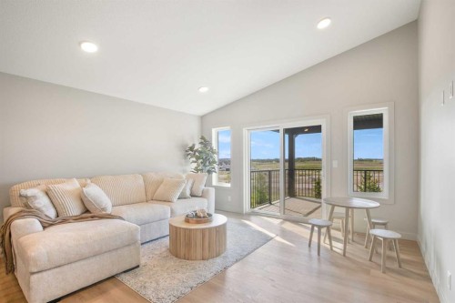 38 Springfield Boulevard, Sylvan Lake, AB - Indoor Photo Showing Living Room
