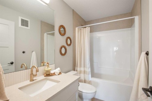 38 Springfield Boulevard, Sylvan Lake, AB - Indoor Photo Showing Bathroom