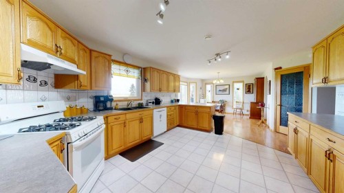 18320 Twp 39-0, Botha, AB - Indoor Photo Showing Kitchen With Double Sink