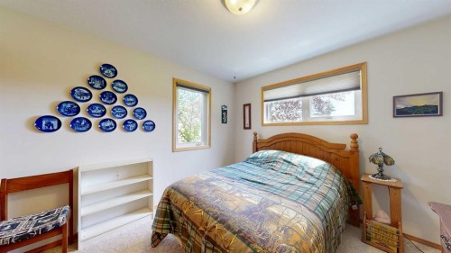 18320 Twp 39-0, Botha, AB - Indoor Photo Showing Bedroom