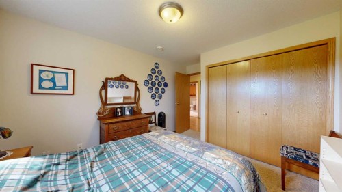 18320 Twp 39-0, Botha, AB - Indoor Photo Showing Bedroom