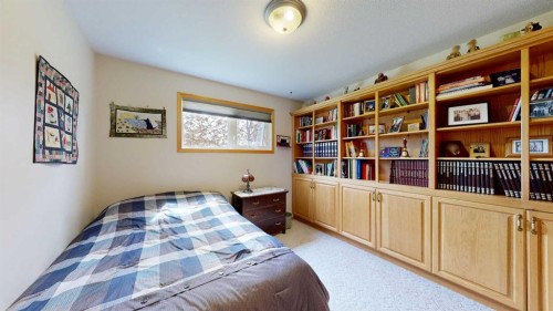 18320 Twp 39-0, Botha, AB - Indoor Photo Showing Bedroom