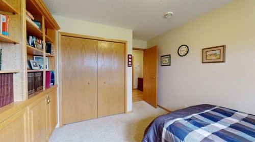 18320 Twp 39-0, Botha, AB - Indoor Photo Showing Bedroom