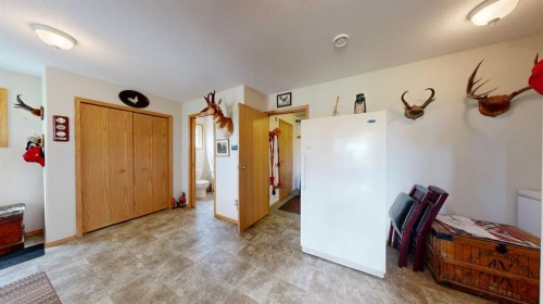 18320 Twp 39-0, Botha, AB - Indoor