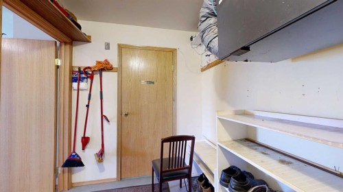 18320 Twp 39-0, Botha, AB - Indoor Photo Showing Other Room