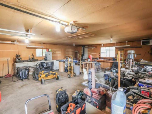 18320 Twp 39-0, Botha, AB - Indoor Photo Showing Garage