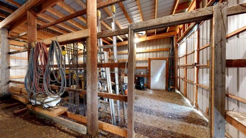 18320 Twp 39-0, Botha, AB - Indoor