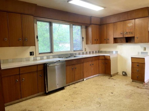 5120 45 Street, Provost, AB - Indoor Photo Showing Kitchen With Double Sink