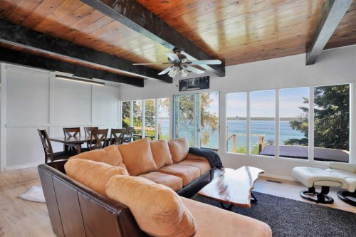 57 Grand Avenue, Norglenwold, AB - Indoor Photo Showing Living Room