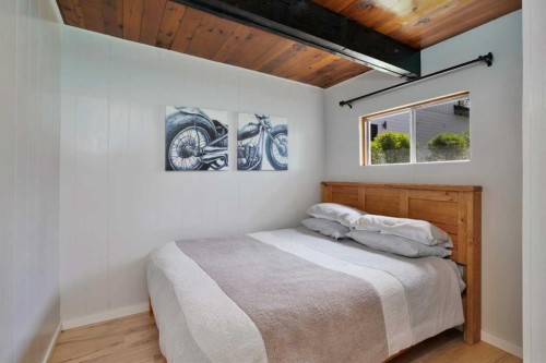 57 Grand Avenue, Norglenwold, AB - Indoor Photo Showing Bedroom