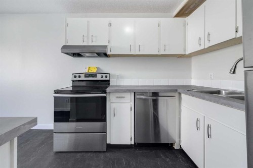 35-20 Alford Avenue, Red Deer, AB - Indoor Photo Showing Kitchen