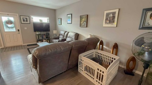 2-18 Athens Road, Blackfalds, AB - Indoor Photo Showing Living Room