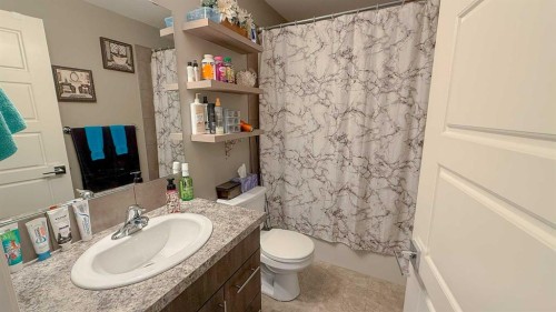 2-18 Athens Road, Blackfalds, AB - Indoor Photo Showing Bathroom