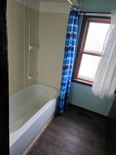 4910 Hwy 2A, Lacombe, AB - Indoor