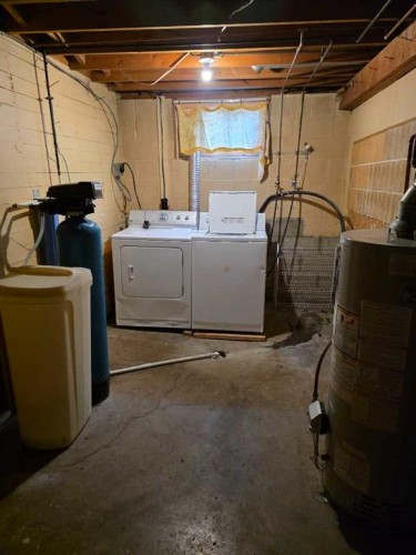 4910 Hwy 2A, Lacombe, AB - Indoor Photo Showing Laundry Room