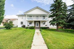 4922 COLLEGE Avenue  Lacombe, AB T4L 1Z2