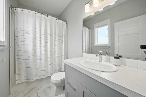 2 Trebble Close, Red Deer, AB - Indoor Photo Showing Bathroom