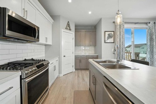 2 Trebble Close, Red Deer, AB - Indoor Photo Showing Kitchen With Stainless Steel Kitchen With Double Sink With Upgraded Kitchen