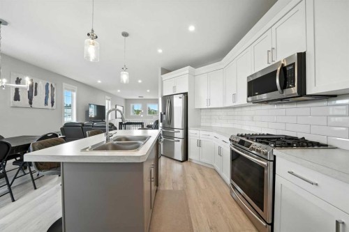 2 Trebble Close, Red Deer, AB - Indoor Photo Showing Kitchen With Stainless Steel Kitchen With Double Sink With Upgraded Kitchen