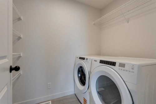21 Bayview Mews Sw, Airdrie, AB - Indoor Photo Showing Laundry Room