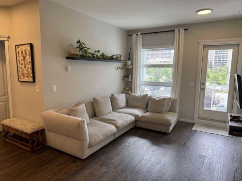 371-333 Riverfront Avenue Se, Calgary, AB - Indoor Photo Showing Living Room