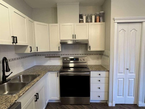 371-333 Riverfront Avenue Se, Calgary, AB - Indoor Photo Showing Kitchen With Double Sink
