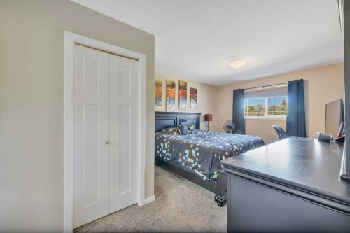5-5301 Windward Place, Sylvan Lake, AB - Indoor Photo Showing Bedroom