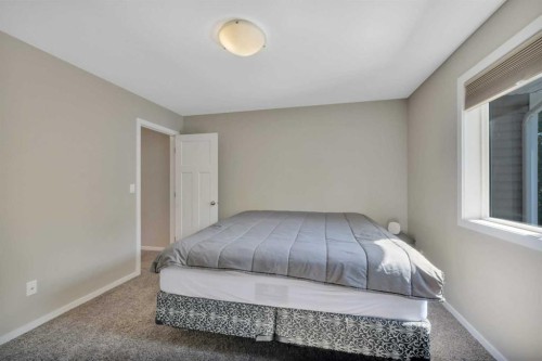 5-5301 Windward Place, Sylvan Lake, AB - Indoor Photo Showing Bedroom