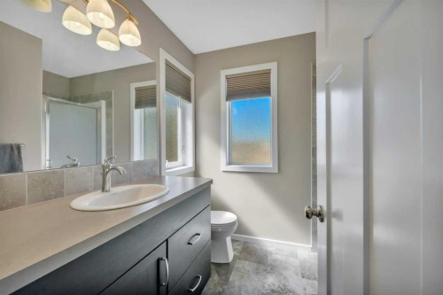 5-5301 Windward Place, Sylvan Lake, AB - Indoor Photo Showing Bathroom