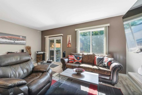 5-5301 Windward Place, Sylvan Lake, AB - Indoor Photo Showing Living Room