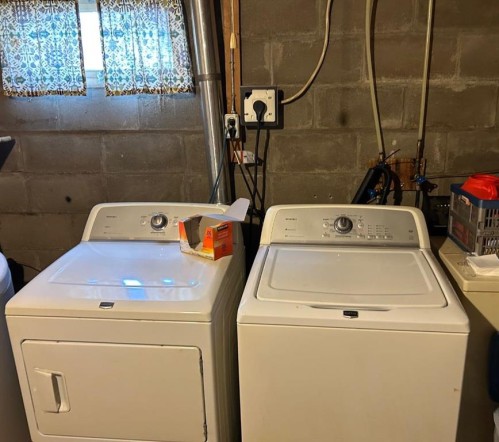 4912 49 Street, Hardisty, AB - Indoor Photo Showing Laundry Room