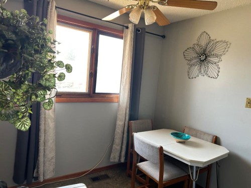 4912 49 Street, Hardisty, AB - Indoor Photo Showing Dining Room