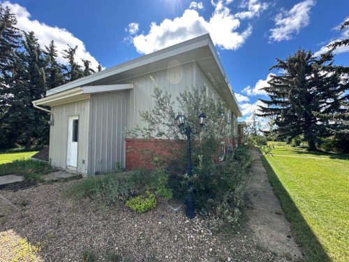 400 Strom Street, Heisler, AB - Outdoor