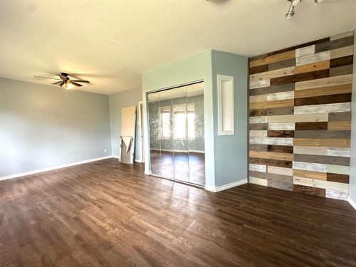 400 Strom Street, Heisler, AB - Indoor Photo Showing Other Room