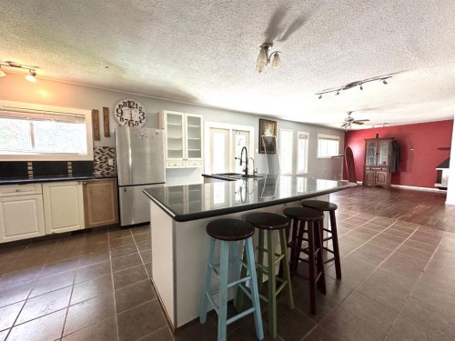 400 Strom Street, Heisler, AB - Indoor Photo Showing Kitchen