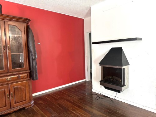 400 Strom Street, Heisler, AB - Indoor