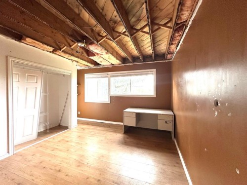 400 Strom Street, Heisler, AB - Indoor