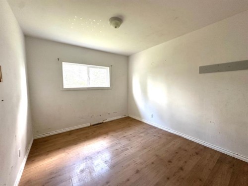 400 Strom Street, Heisler, AB - Indoor Photo Showing Other Room