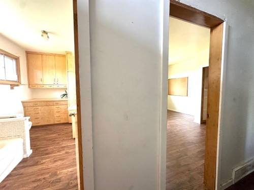 400 Strom Street, Heisler, AB - Indoor