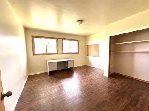 400 Strom Street, Heisler, AB - Indoor Photo Showing Other Room