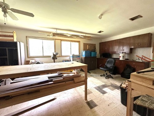 400 Strom Street, Heisler, AB - Indoor