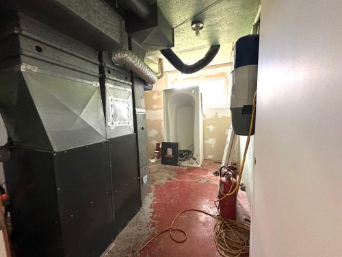 400 Strom Street, Heisler, AB - Indoor