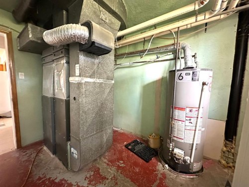 400 Strom Street, Heisler, AB - Indoor Photo Showing Basement