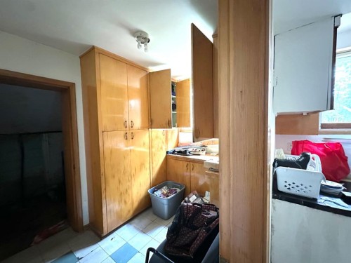 400 Strom Street, Heisler, AB - Indoor Photo Showing Other Room