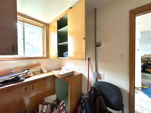 400 Strom Street, Heisler, AB - Indoor