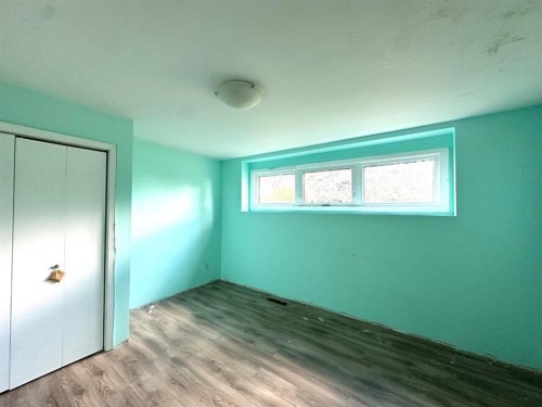 400 Strom Street, Heisler, AB - Indoor Photo Showing Other Room