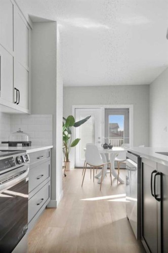 114 Palmer Circle, Blackfalds, AB - Indoor Photo Showing Kitchen