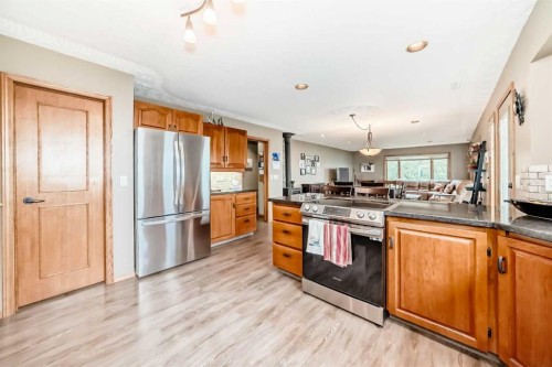 9 Rustic Road, Norglenwold, AB - Indoor Photo Showing Kitchen