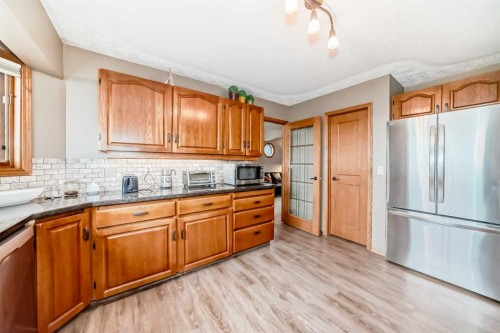 9 Rustic Road, Norglenwold, AB - Indoor Photo Showing Kitchen
