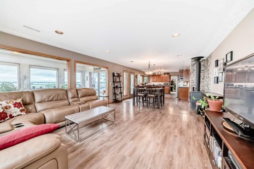 9 Rustic Road, Norglenwold, AB - Indoor Photo Showing Living Room